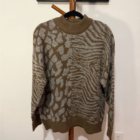 Vero Moda Women’s Brown and Gray Animal Print Crewneck Sweater Size 1X - Picture 1 of 4